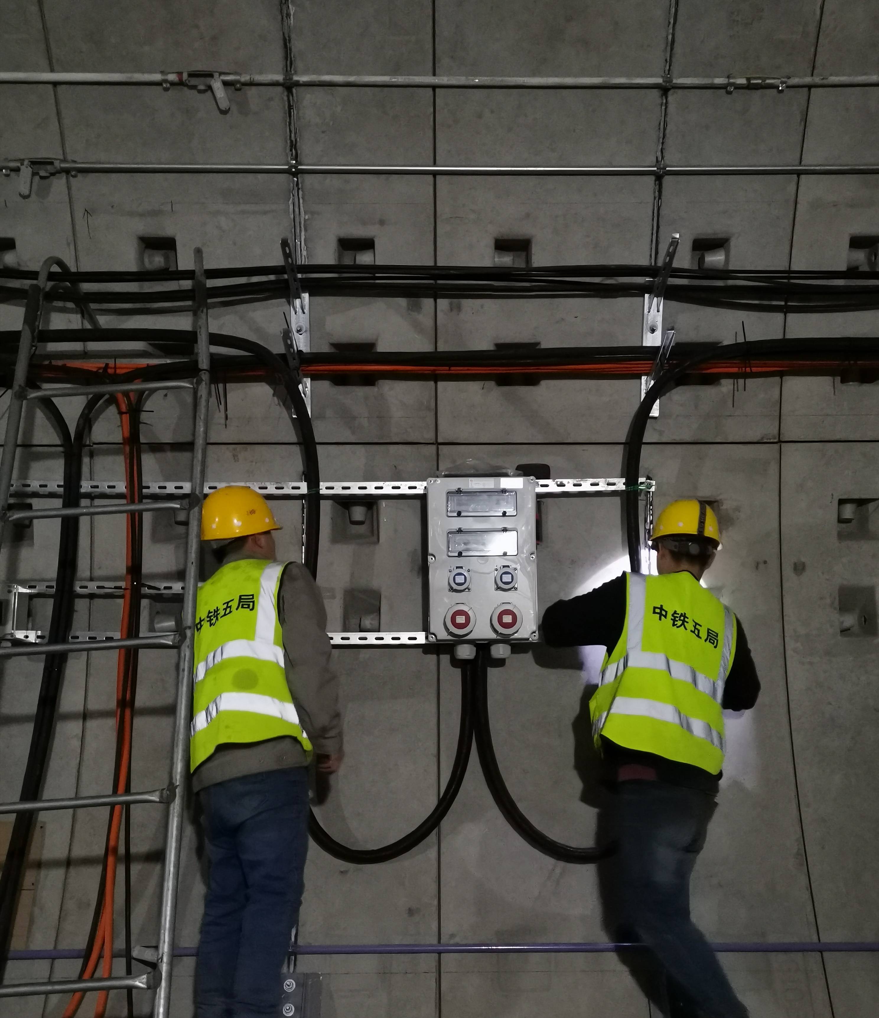 上海地鐵18號線3標機電安裝工程順利通過預驗收